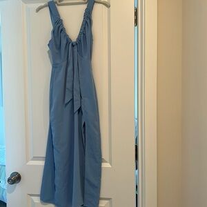 Abercrombie & Fitch periwinkle blue tie dress.

NEVER WORN/NEW

SIZE XXS PETITE